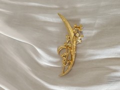 Trifari Inspired Gold Tone Feather Leaf Brooch White Faux Pearl