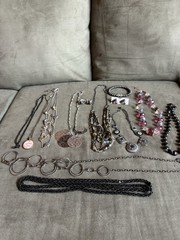 13 Pieces Vintage to Now Fashion Jewelry Mixed Lot Black Tone Mixed Material