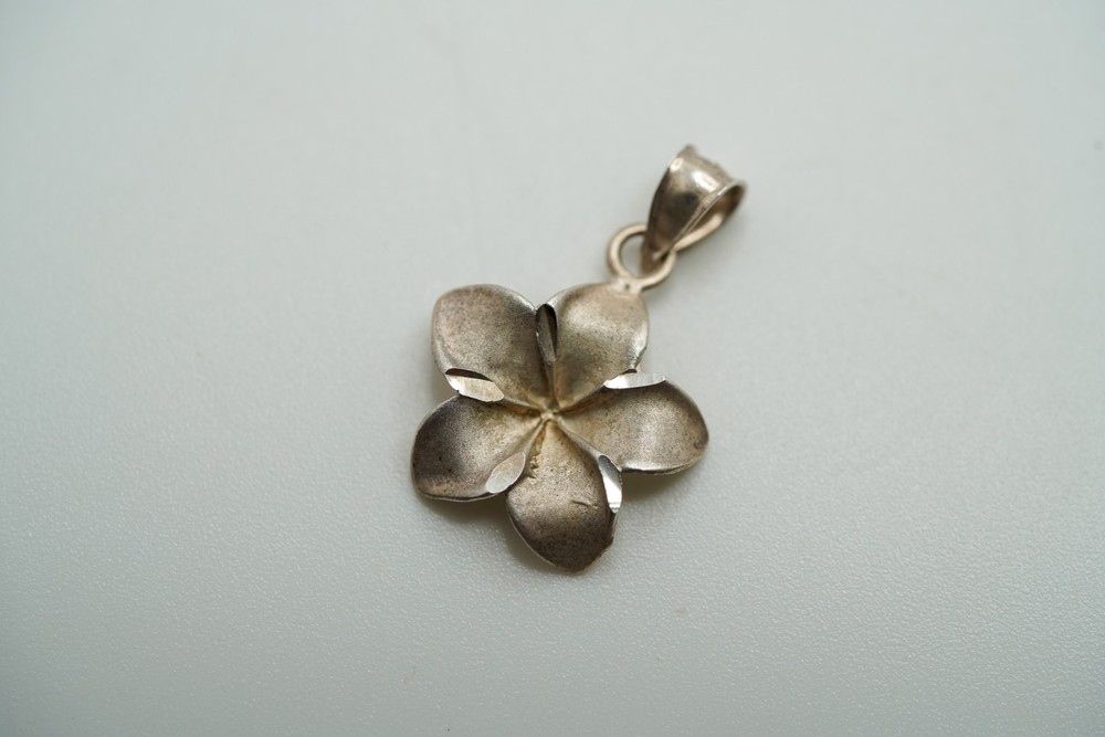 Vintage Sterling Silver Diamond Cut Flower Pendant 2.4cm JB50