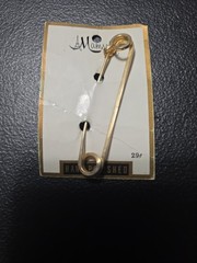 Lot Of 2 Vintage, 1 New In Card. Safety Linn Brooch On Card, Leaf/…