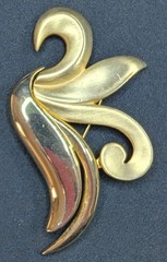 Casual Corner Modernest Abstract Swirl Gold Tone Brooch Pin