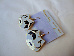 VINTAGE SAMUEL HUANG CLOISONNE BUTTERFLY FLOWER FAN BLACK WHITE & GRAY EARRINGS