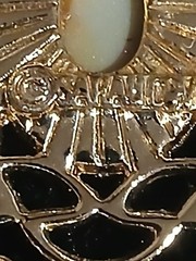 Signed Sarah Coventry Womens Oval Cameo Portrait Brooch Pin Gold Tone Blue/White