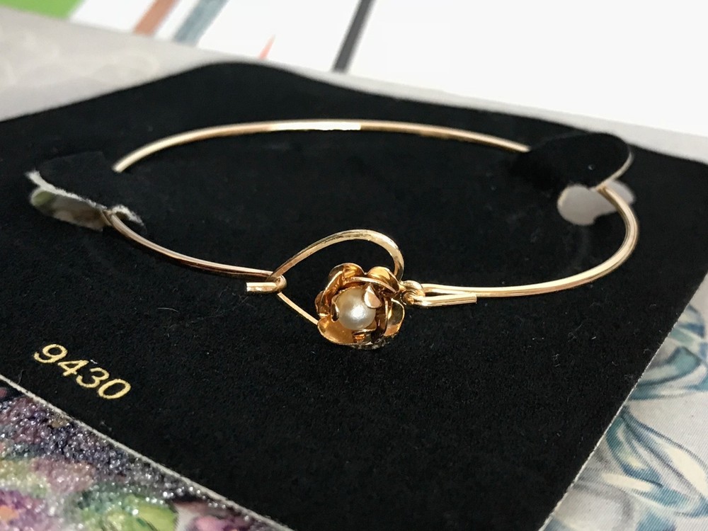 Minimalist Bracelet, Heart Bracelet, Cultured Pearl, Rose Bracelet, Minimal B179