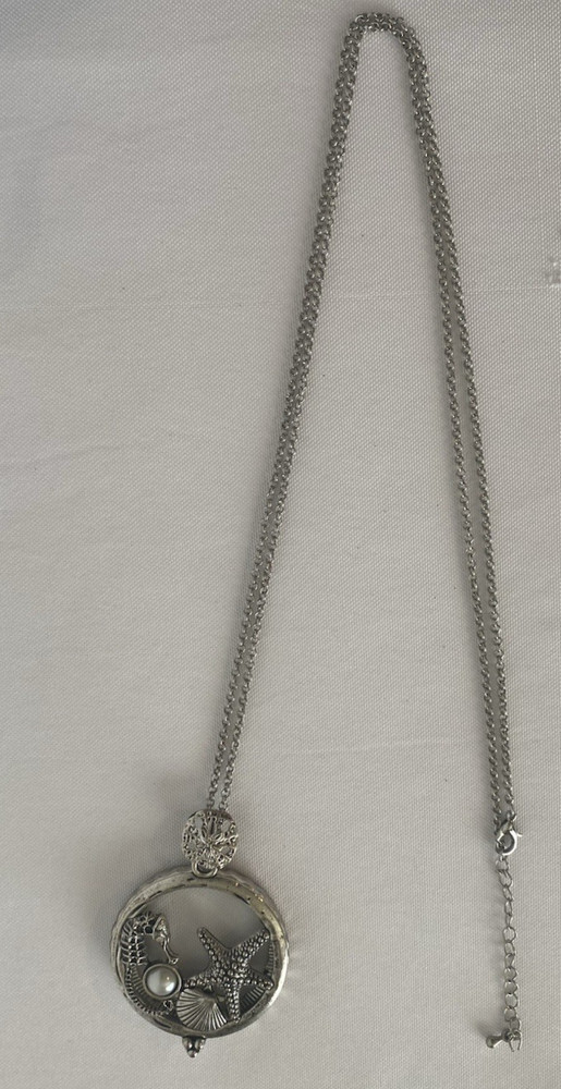 Vintage Silver Tone Seahorse Magnifying Glass Adjustable 16″-17″ Necklace