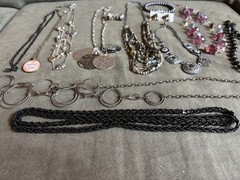 13 Pieces Vintage to Now Fashion Jewelry Mixed Lot Black Tone Mixed Material