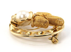 Vintage, Brooch in Gold Tone Metal Faux Pearl Flower Leaves Shaped Twisted Wire