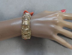 VINTAGE COSTUME BRACELET FAUX CORAL W, GOLDTONE BAR TOP CLASP