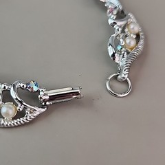 Vintage Rhinestone Bracelet Faux Pearls Silver Tone Scalloped 7″