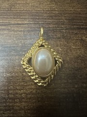 LR Pendant Gold Tone & Faux Pearl 1 3/4″ L × 1 1/8″ W Vintage EUC free Ship