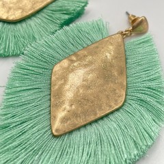 VTG Retro Influence Gold Tone Hammered Diamond Tassel Fringe Earrings Mint Green