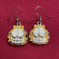 Vintage Gold Toned Cartoon Character Garfield Dangle Drop Earrings