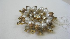Vintage Clear Rhinestone Faux Pearl Bead Flower/Snowflake Gold Tone Pin Brooch
