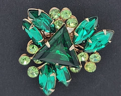 Vintage Emerald Green Rhinestone Gold Tone Brooch Pin Triangle Marquise Glass