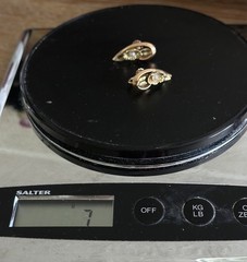 Vintage 1940’s-era 14KT Solid Gold Two-Tone Pearl Floral Screw Back Earrings 7g