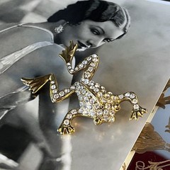 Vintage Rhinestone Frog Brooch – Gold Tone – Crystal Pave Figural – 2.5” -c1980s