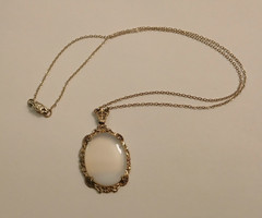 VINTAGE STERLING SILVER / OPALITE STONE INSET PENDANT NECKLACE.