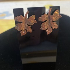 Vintage Kim Leaf Copper Metal Screw Back Light Weight Earrings