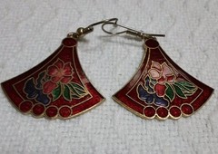 VTG Cloisonné Goldtone Dangle Red Wire Earrings Floral Design Costume Jewelry