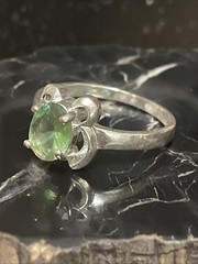 Vintage Sterling Silver Green Gemstone Bow Setting Ring Size 7.75
