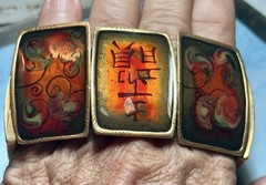 Vintage Gold Tone Asian Symbol Enamel Reddish-Orange-Green Stretchy Bracelet