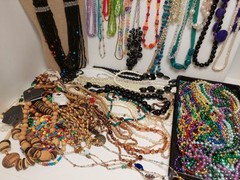 100 Pc Vtg-Now Beaded Necklaces Assorted Colors And Types