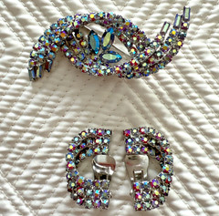 VINTAGE BLUE and PINK AURORA BOREALIS SWIRL BROOCH and EARRING SET