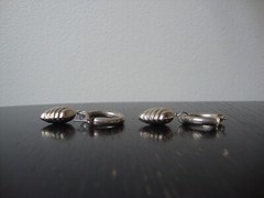 VTG 3/4 HOOP W/ DANGLING SCALLOPED HEART CHARM STERLING SILVER 925 STUD EARRING