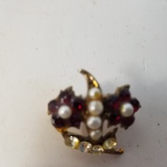 Flower Rhinestone Brooch Vtg Red Gold Tone Faux Pearl Pin Brooch
