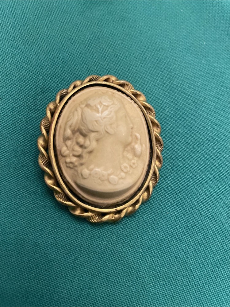 Antique BEAUTIFUL Carved SIDE PORTRAIT Cameo Brooch 2.25” High Relief