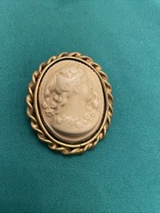 Antique BEAUTIFUL Carved SIDE PORTRAIT Cameo Brooch 2.25” High Relief