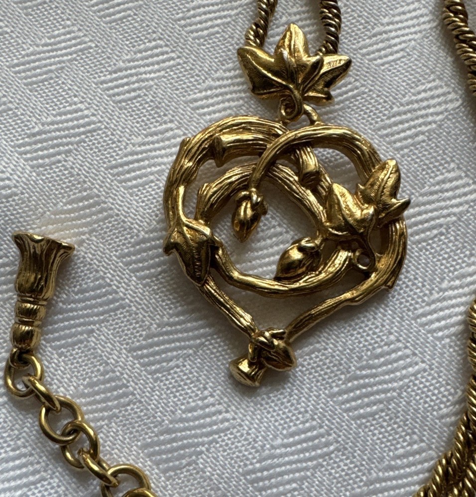 Vintage Goldtone Romantic Ivy Leaf Heart Pendant w Large Fancy Chain