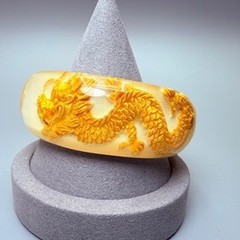 Chunky Vintage Asian Dragon White and Gold Lucite Bangle Bracelet 7.5″ Boho