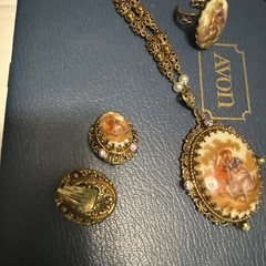 Vintage West Germany Fragonard Porcelain Cameo Necklace Set
