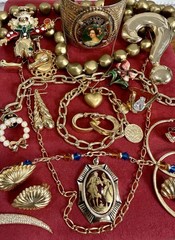 Vintage Estate Costume Jewelry Lot ! MONET, AVON and more!
