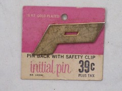 1x letter P vintage 18 KT. GOLD PLATED Pin Back w/ safety clip Initial pin NOS