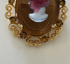 Vintage Juliana Cameo for Celebrity NY Gold Tone Brooch Pin Pendant