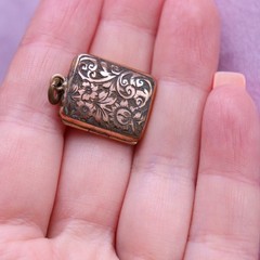Antique Vintage English Rolled Gold Locket Pendant Floral Engravings – NO TARIF