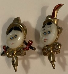 Vintage Pair 1949 Uncas Mfg Co Girl Boy Button Face Pins Brooch Set