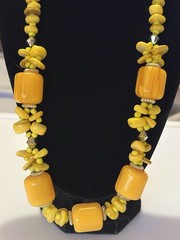 Vintage Yellow Orange Chunky Acrylic Resin Statement Necklace Butterscotch Bead