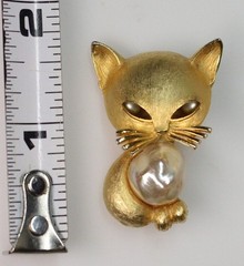 R. Mandle Signed Vintage CAT With Pearl Eyes Brooch Pin