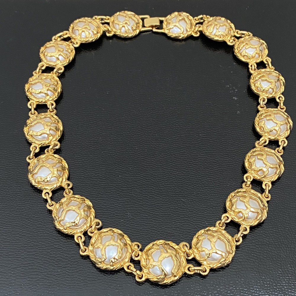 Vintage Faux Pearl Encased Medallion Gold-plated 18-inch Chunky Collar Necklace