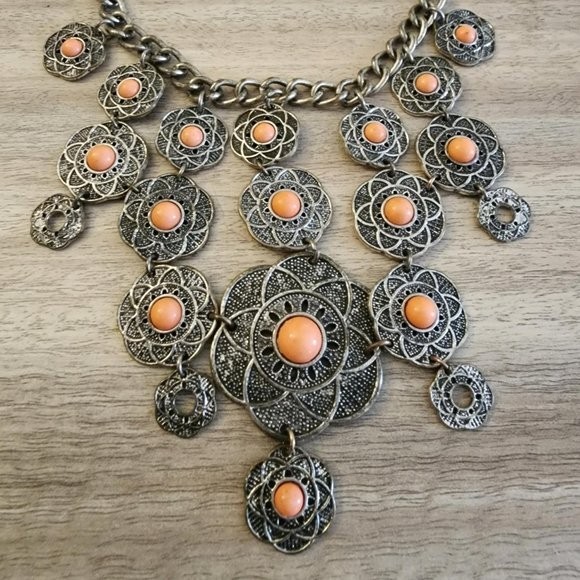 Vintage silver-tone bib necklace w/ peach colored enamel stones 16 of 20 flowers