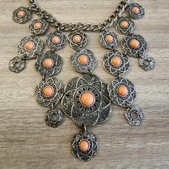 Vintage silver-tone bib necklace w/ peach colored enamel stones 16 of 20 flowers