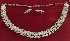 Vin Coro 18” Necklace & Clip Earrings Mid-Century Brush GoldTone Textured Leaves