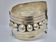 Taxco ERC Sterling Silver Hinged Bangle Bracelet 6.25″ ~ 59.6 g ~ 11-I1057