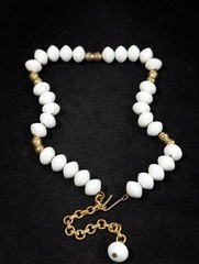 Vintage White Lucite Sattelite Bead Gold Tone Choker Neckalce MCM Retro 17 in