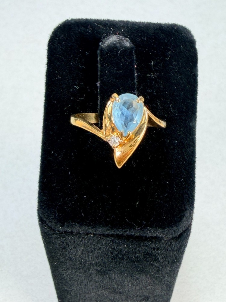 Vintage Gold Tone Blue Teardrop CZ Ring Pear Stone Leaf Design Size 7.25