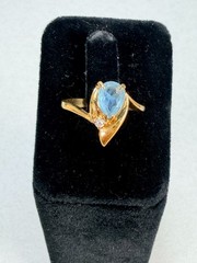 Vintage Gold Tone Blue Teardrop CZ Ring Pear Stone Leaf Design Size 7.25