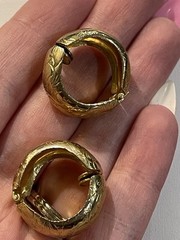 Vintage Hoop Huggie Chunky Gold Tone Etched Floral Earrings Glam 1in
